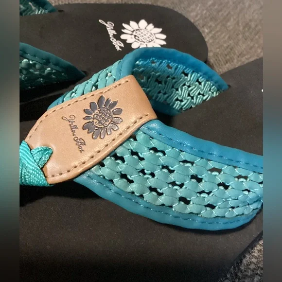 Yellow Box Flip Flops Felisa Turquoise Faux Leather Strap Rubber Soles Sz. 9 NIB - Picture 2 of 6